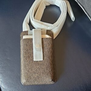 MICHAEL KORS Crossbody Phone Case w Cardholder and Zippered Pocket (NWT)